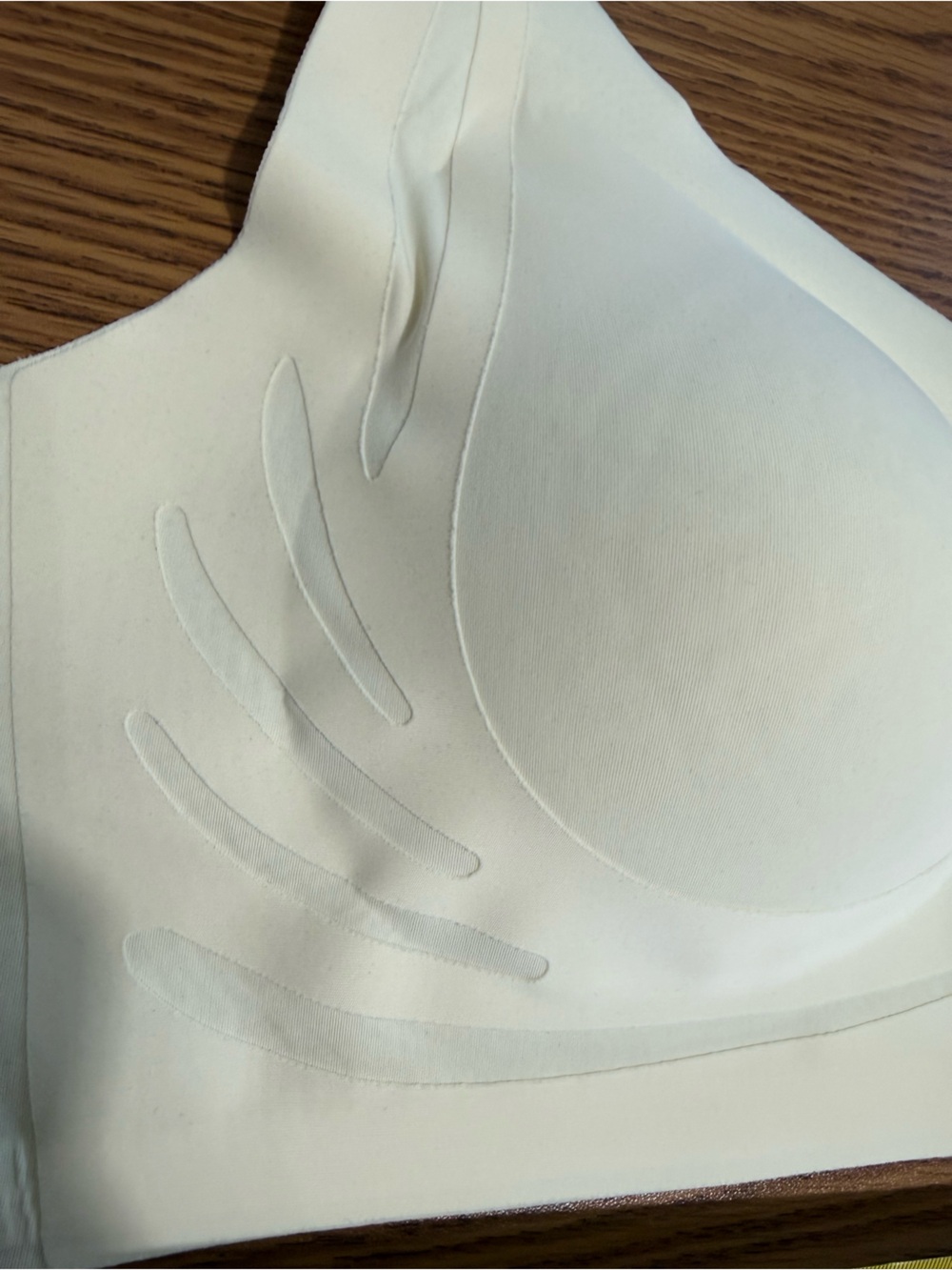 NWOT L or 38 B/C Super Soft Laser Cut Seams, 4x4 hook rows, Extra Support.